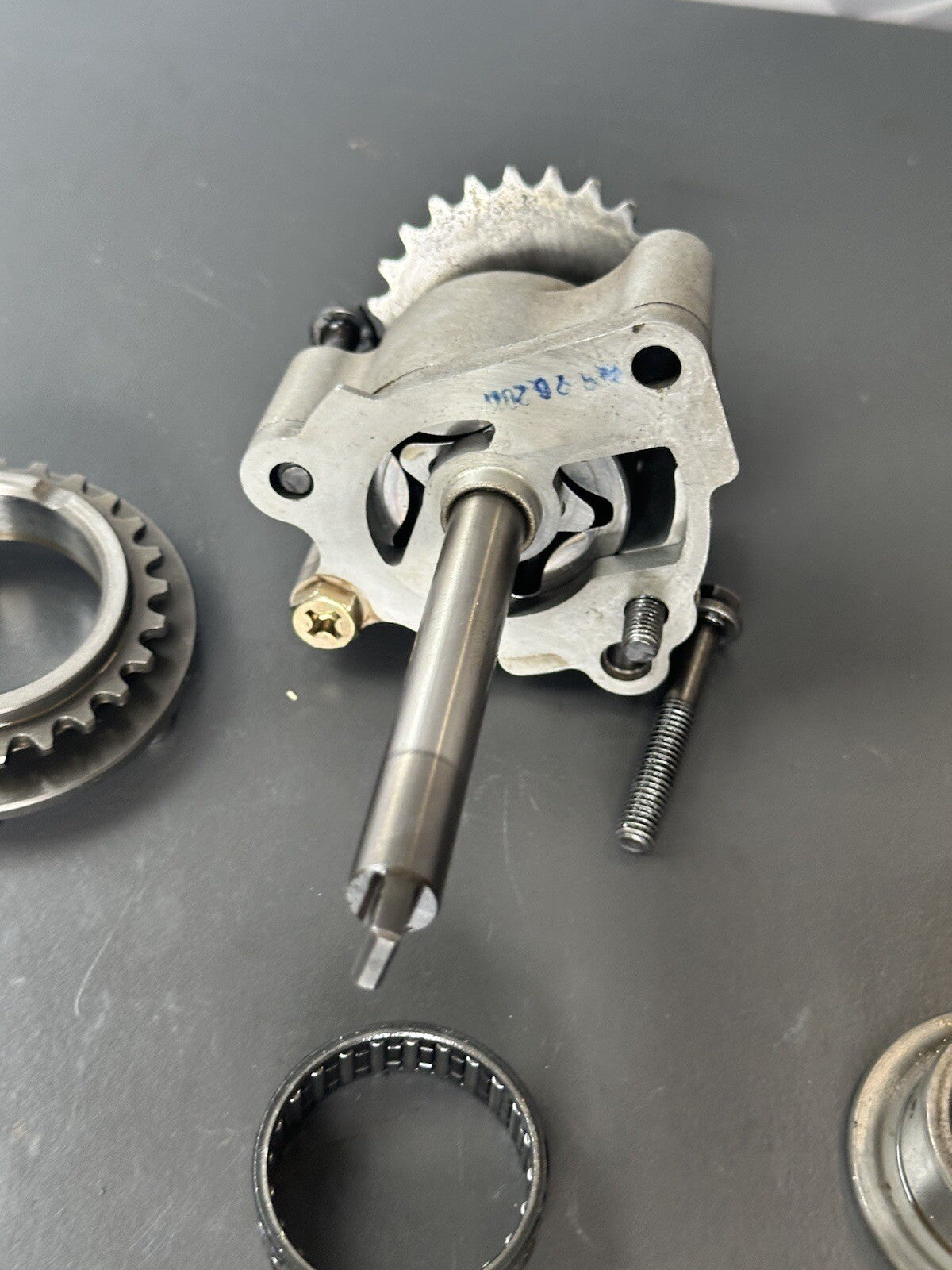 Triumph SPEED TRIPLE 1050 2011-2015 Oil Pump Speed Triple Oil Pump 2011-2015 OEM