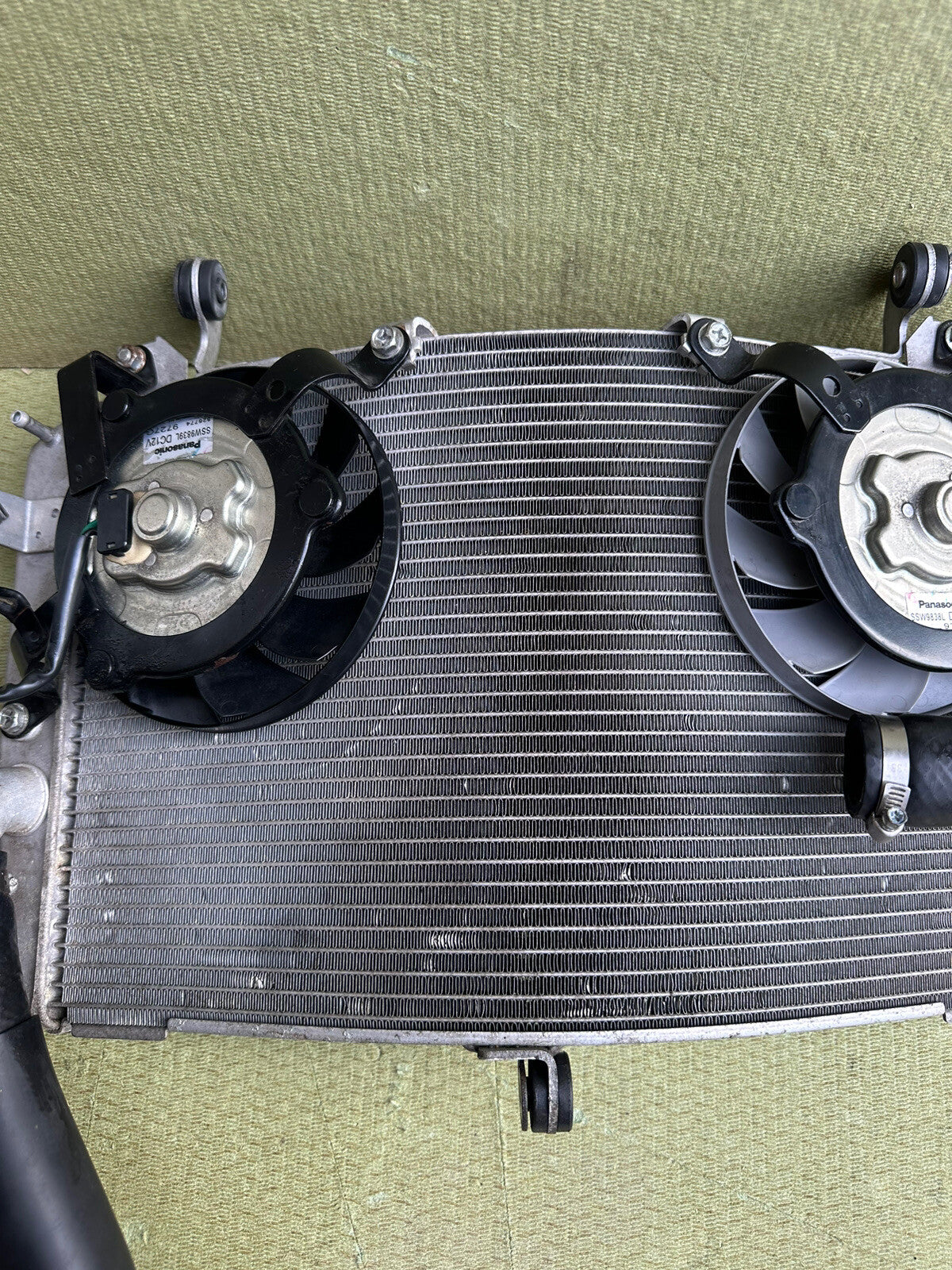 YAMAHA R1 14B RADIATOR AND FANS BIG BANG YZF 1000 2009-2014 Yamaha R1 Radiator