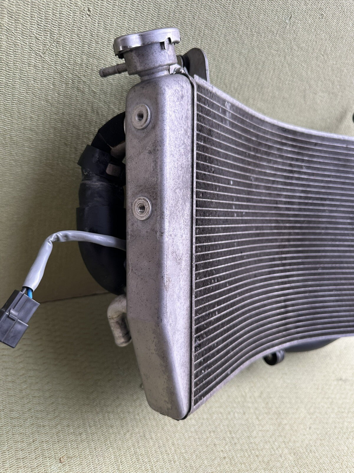 YAMAHA R1 14B RADIATOR AND FANS BIG BANG YZF 1000 2009-2014 Yamaha R1 Radiator