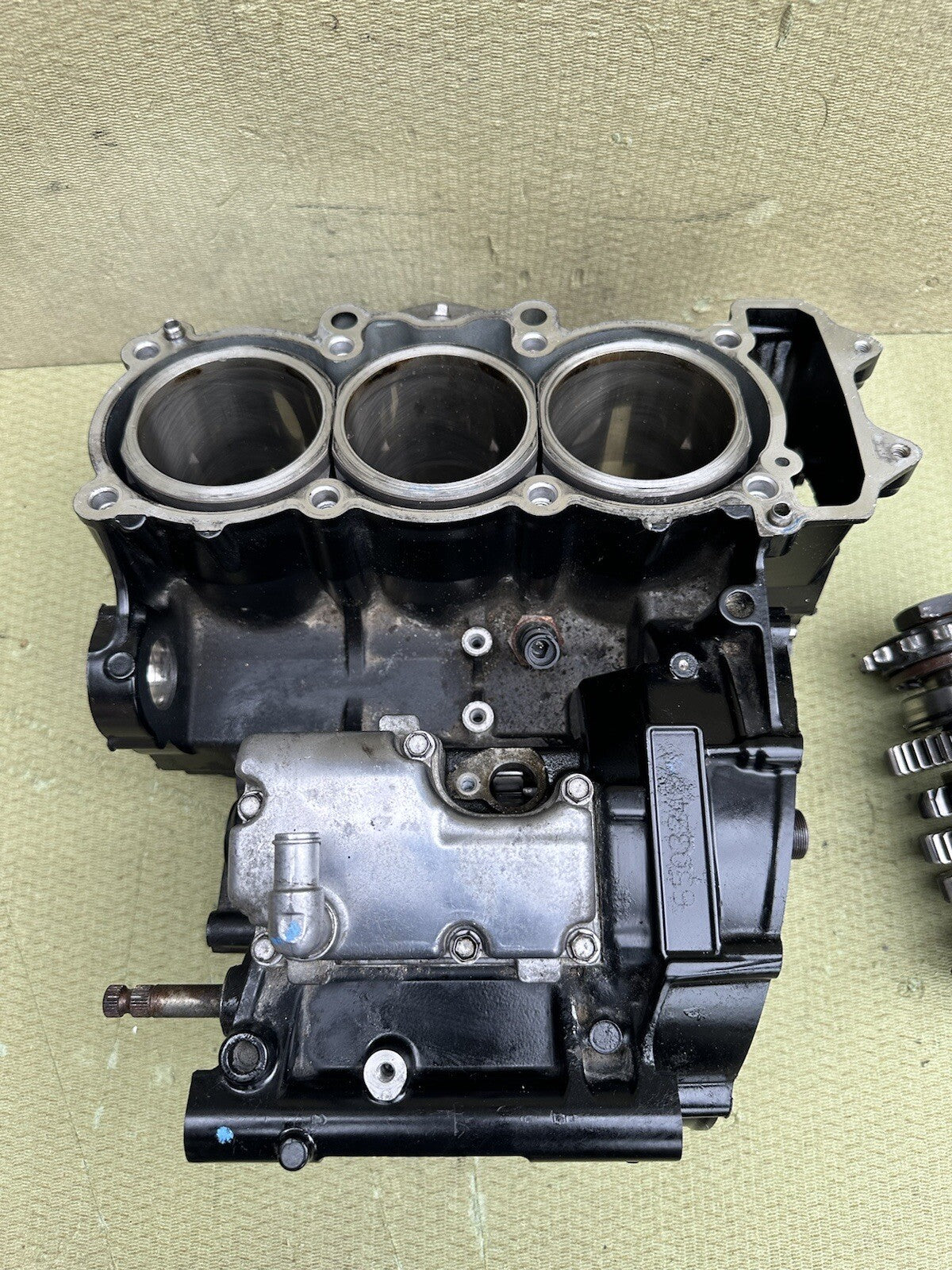 TRIUMPH 675 R DAYTONA GEAR BOX ASSEMBLY Top Engine Case 2011 675R Gear Assembly