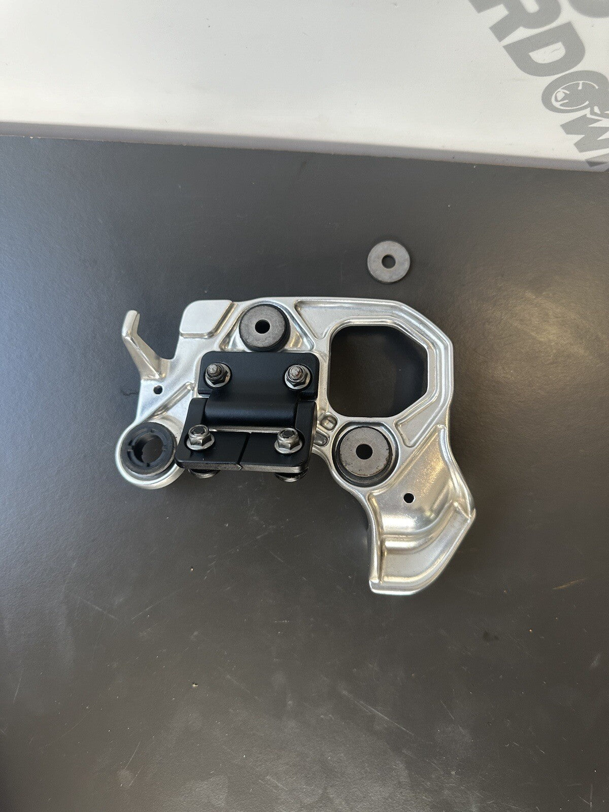 Triumph Speed Triple 1050 RS Speedo Bracket Clock Bracket Dash Mount Pivot 2018-