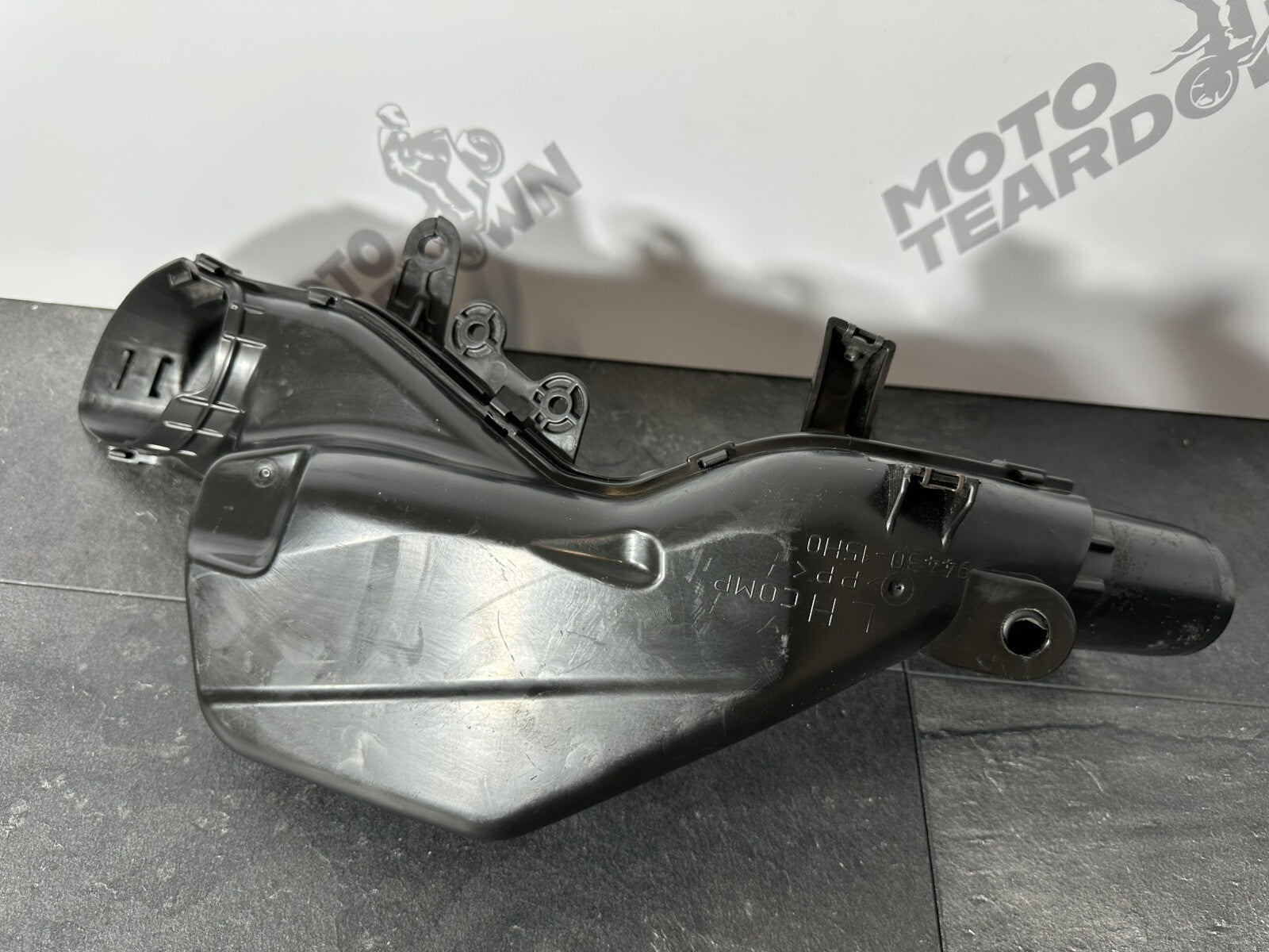 Suzuki GSXR 1300 2016 HAYABUSA Left Air Intake Duct Tube 18408 Miles OEM