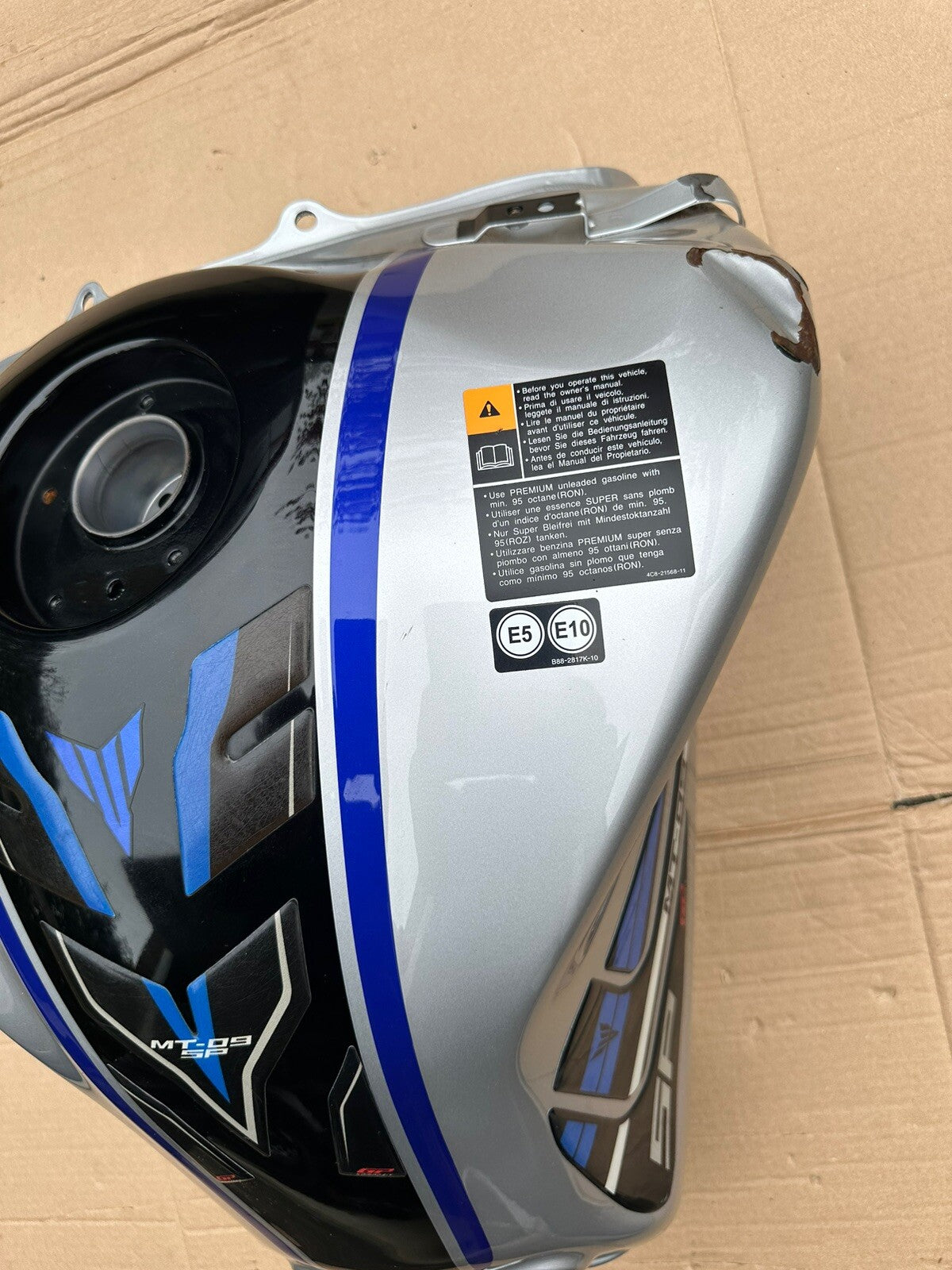 YAMAHA MT-09 SP MT09SP Fuel Tank Petrol Tank B7NY24100004 *DENTED* OEM 2021 -