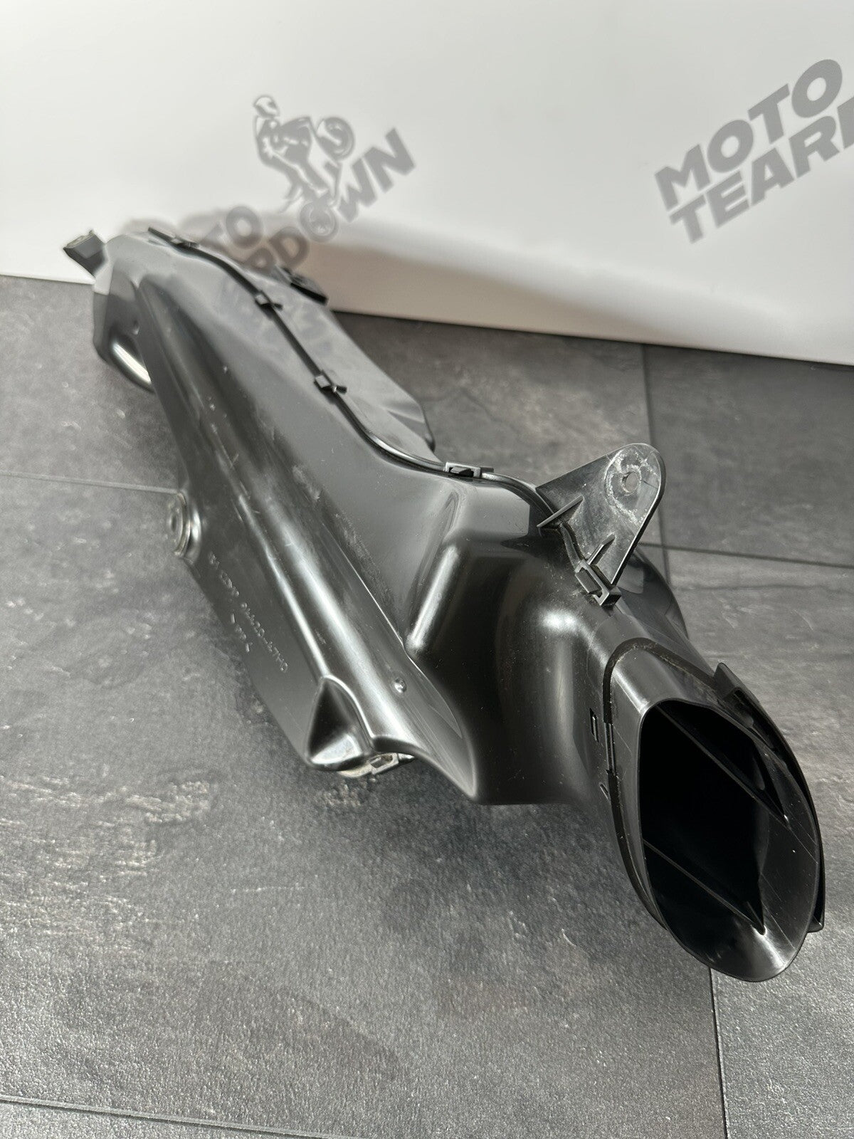 Suzuki GSXR 1000 2014 Right Air Intake Duct 22774 Miles 2009-2016 OEM