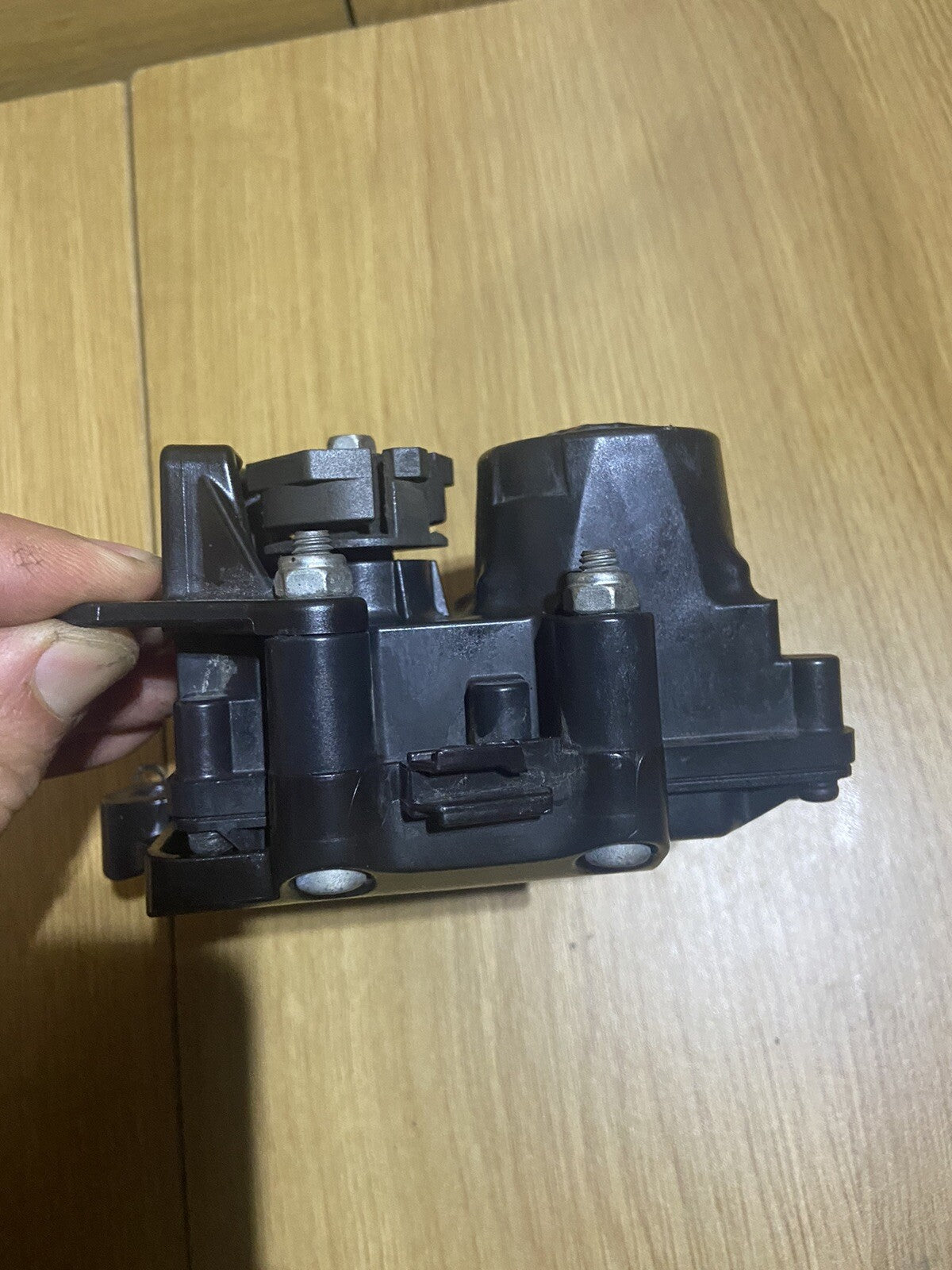 Aprilia Tuono V4 1100 Exhaust Valve Actuator & Bracket 2017 RSV4