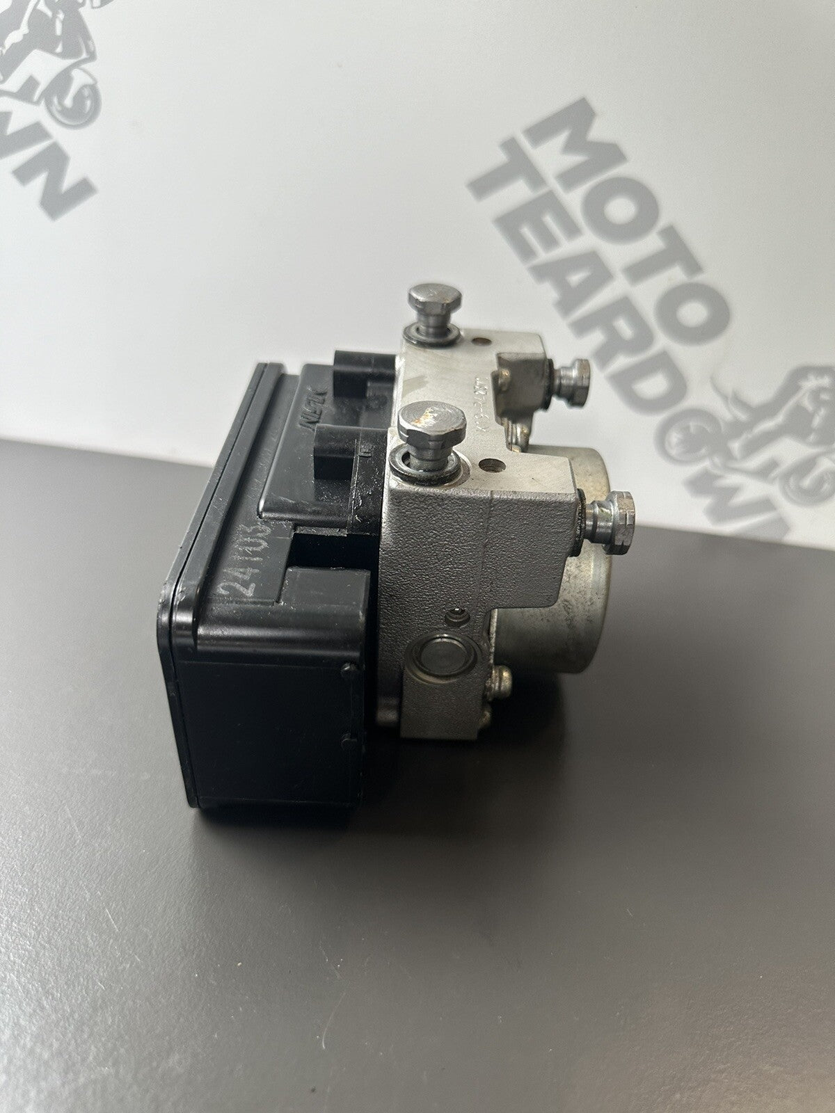 TRIUMPH SPEED TRIPLE 1050 ABS PUMP YEAR 2011-2015 1050 Speed Triple ABS pump OEM