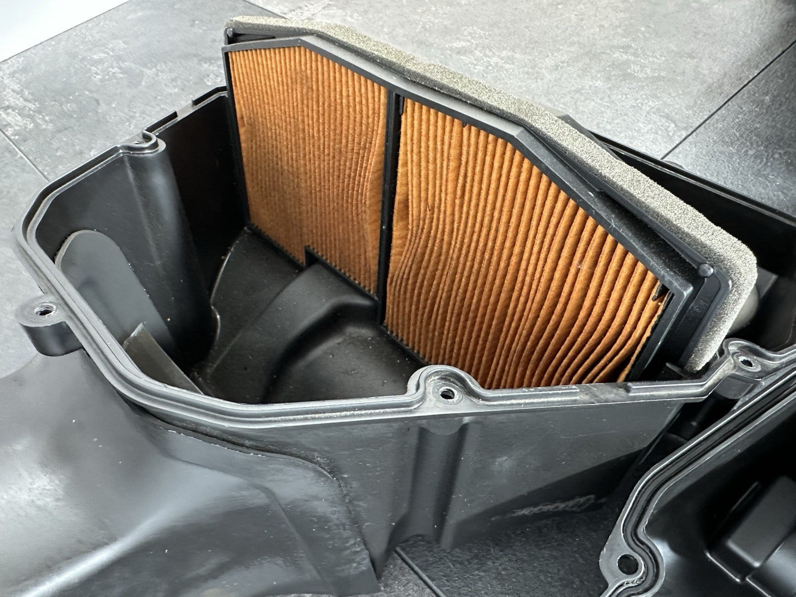 Triumph Street Triple 675 R 2015 Airbox & Air Filter 2013-2016 16470 Miles OEM