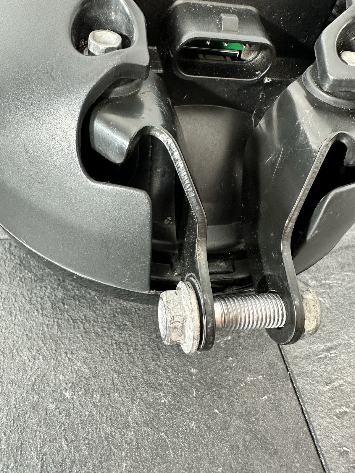 885e953c-332b-4bda-ae81-18115a7b383d