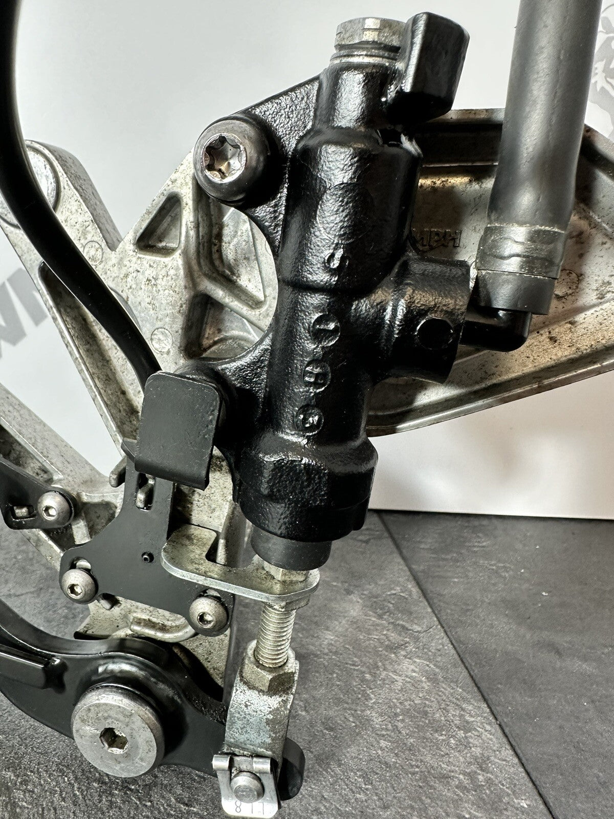 Triumph Trident 660 2022 Right Rearset Footrest Mastercylinder 2962 Mile 2021-24