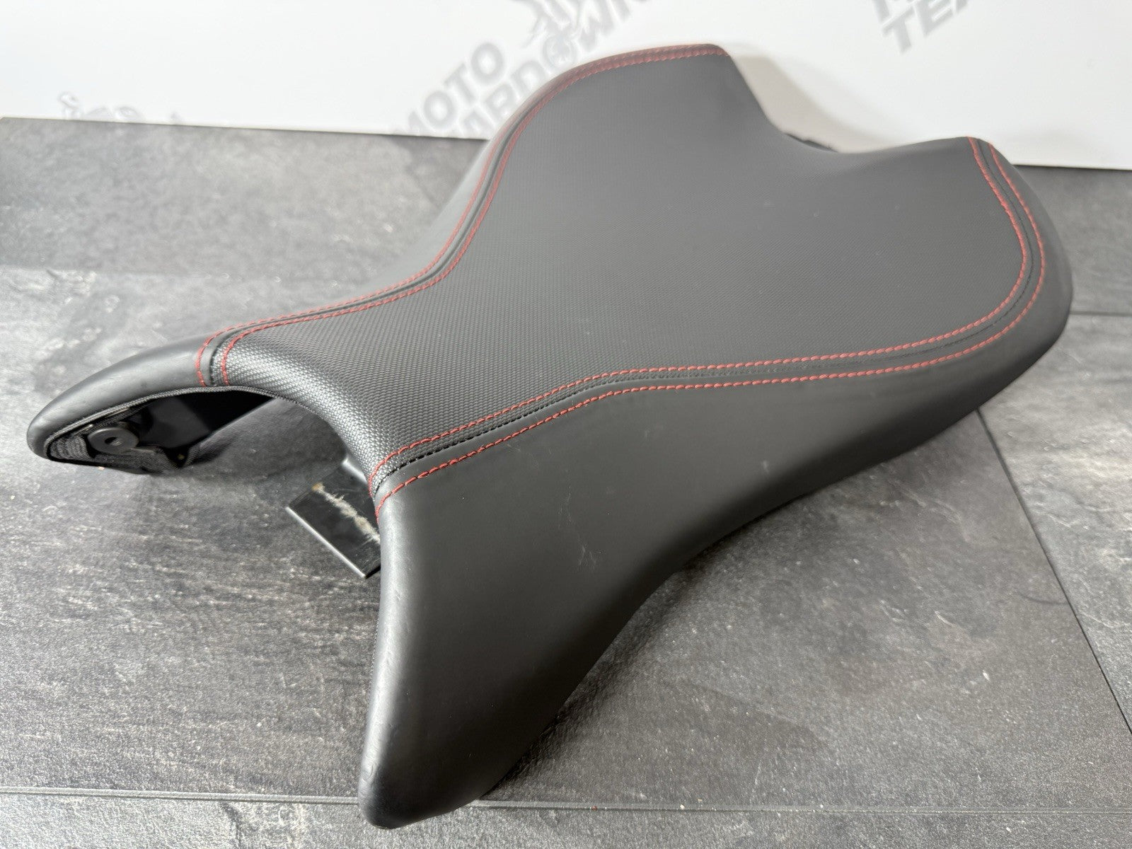 0932761b-dd07-424e-9d19-26a5cf36701a