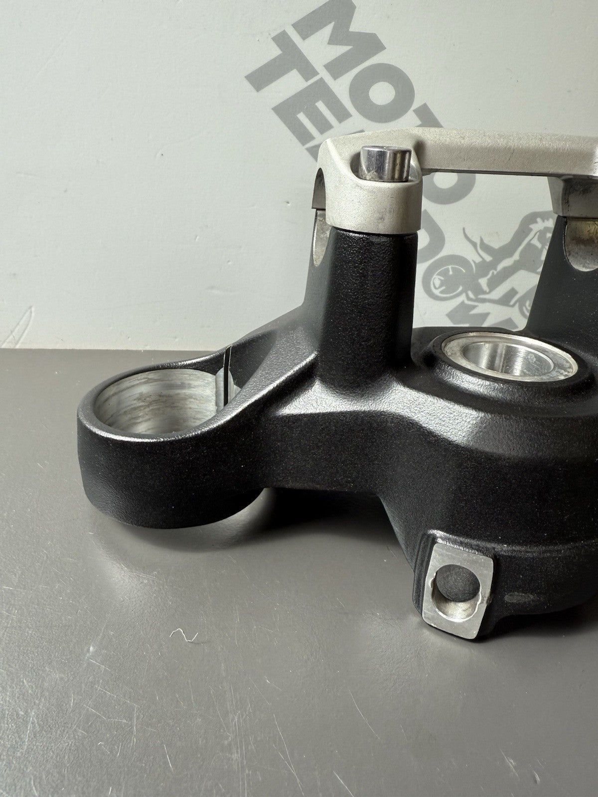 Triumph Trident 660 Top Yoke & Risers Clamps T2043132 Trident 660 2021-2024 OEM