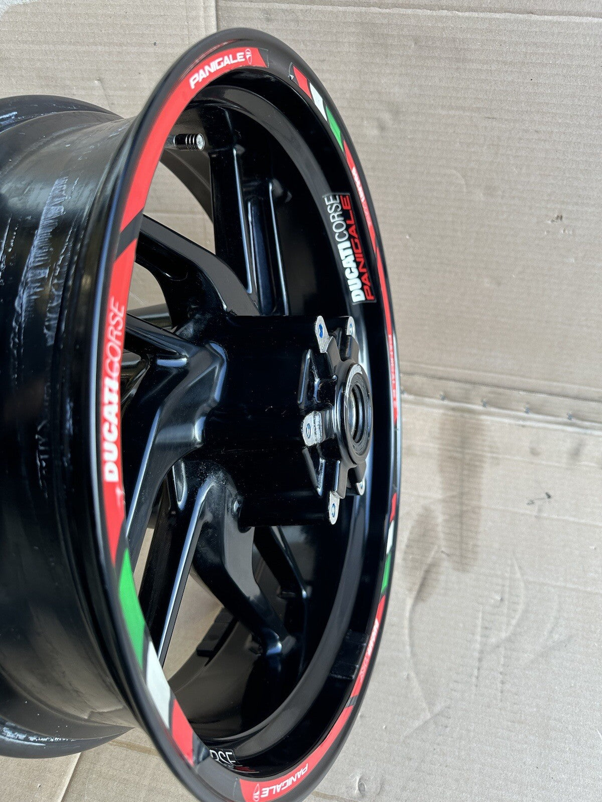 Ducati 959 Panigale rear wheel black Rear Wheel 959 Rear Wheel READ DESCRIPTION