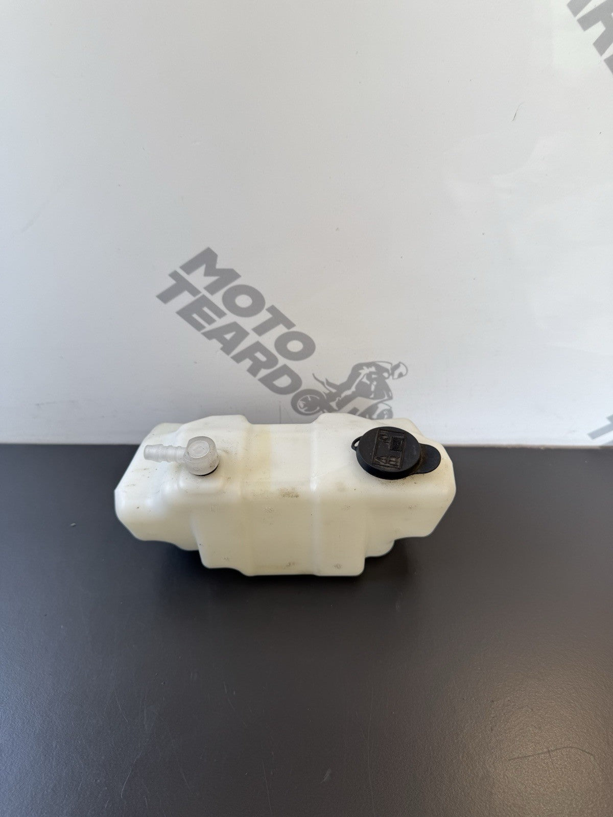 TRIUMPH STREET TRIPLE 675R COOLANT BOTTLE Radiator Coolant Bottle T2102200 2010