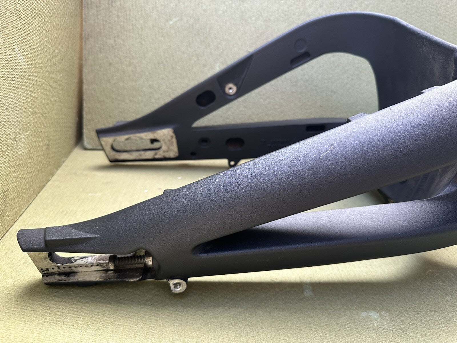 TRIUMPH Datona 675 R Swing Arm Swinging Arm READ DESCRIPTION OEM 2011 675 Swing