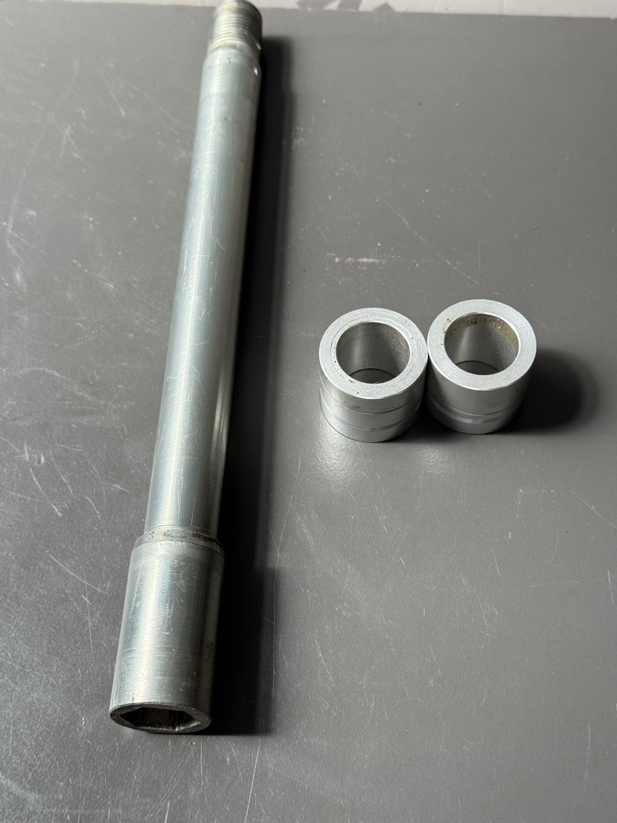 Triumph Trident 660 Front Wheel Spindle And Spacers Trident 660 2021-2024 OEM