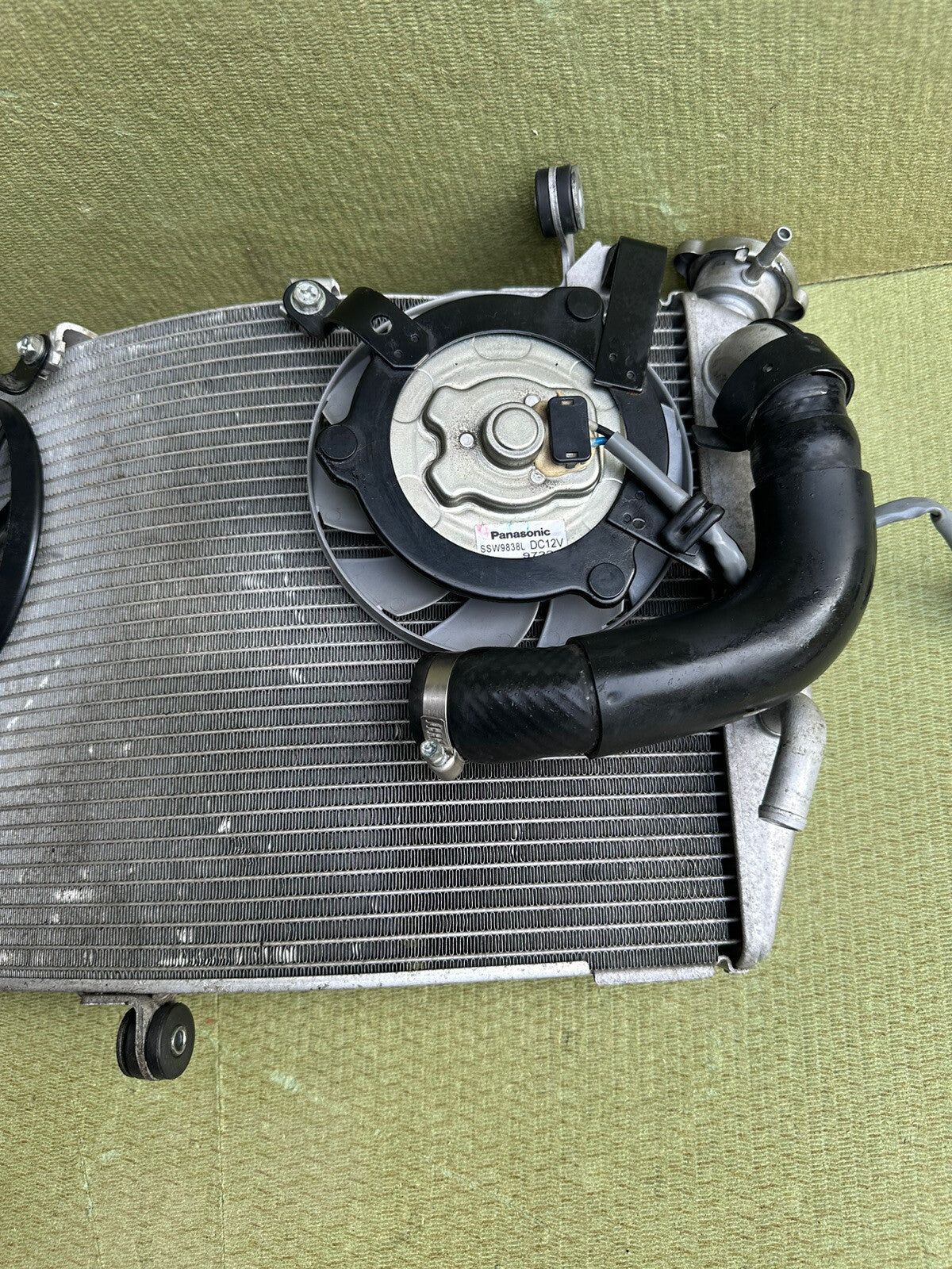 YAMAHA R1 14B RADIATOR AND FANS BIG BANG YZF 1000 2009-2014 Yamaha R1 Radiator
