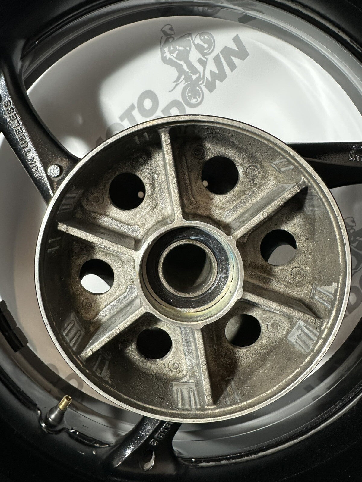 Suzuki GSXR 1000 2014 Rear Wheel Rim ENKEI 22774 Miles 2009-2016 OEM