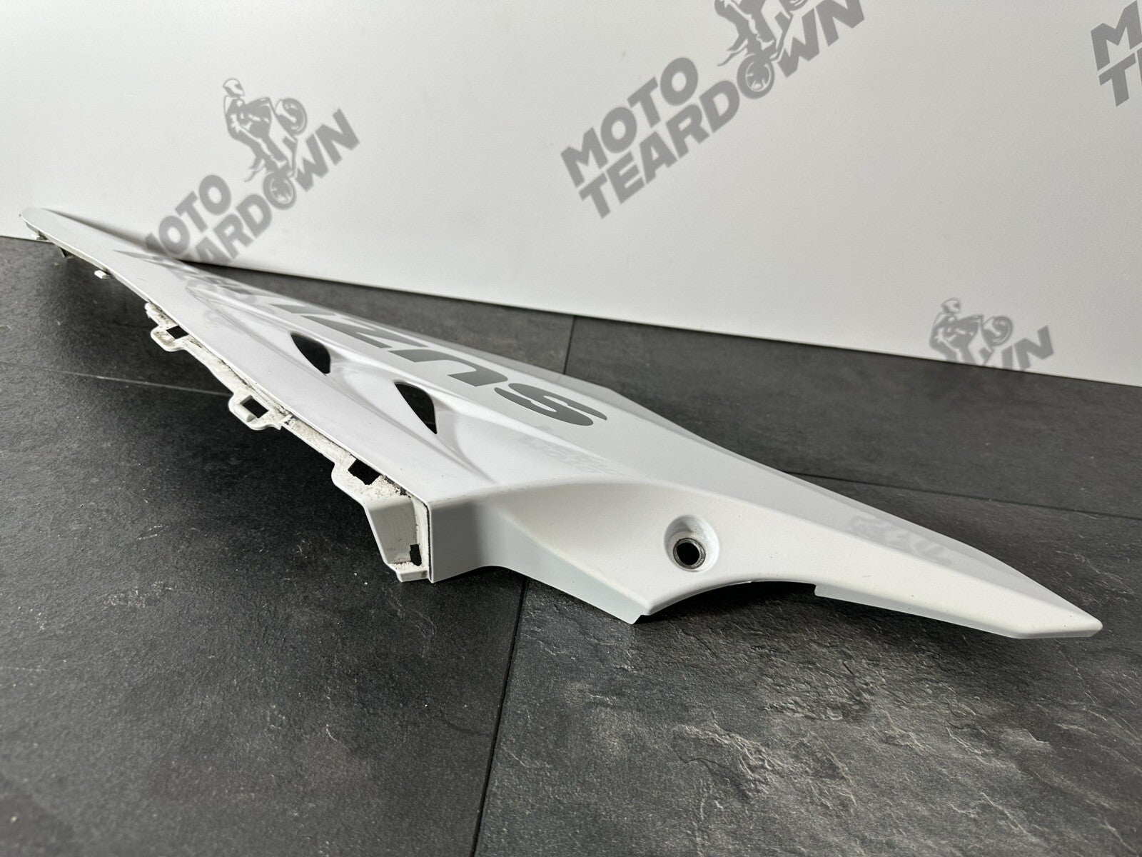Suzuki GSXR 1000 2014 Right Lower Fairing Belly Pan 22774 Miles 2009-2016 OEM