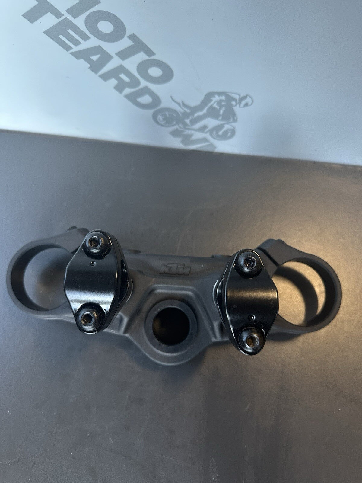 KTM 125 Duke top yoke Top Clamp Upper Yoke Upper Clamp 2024- Only 51 Miles OEM