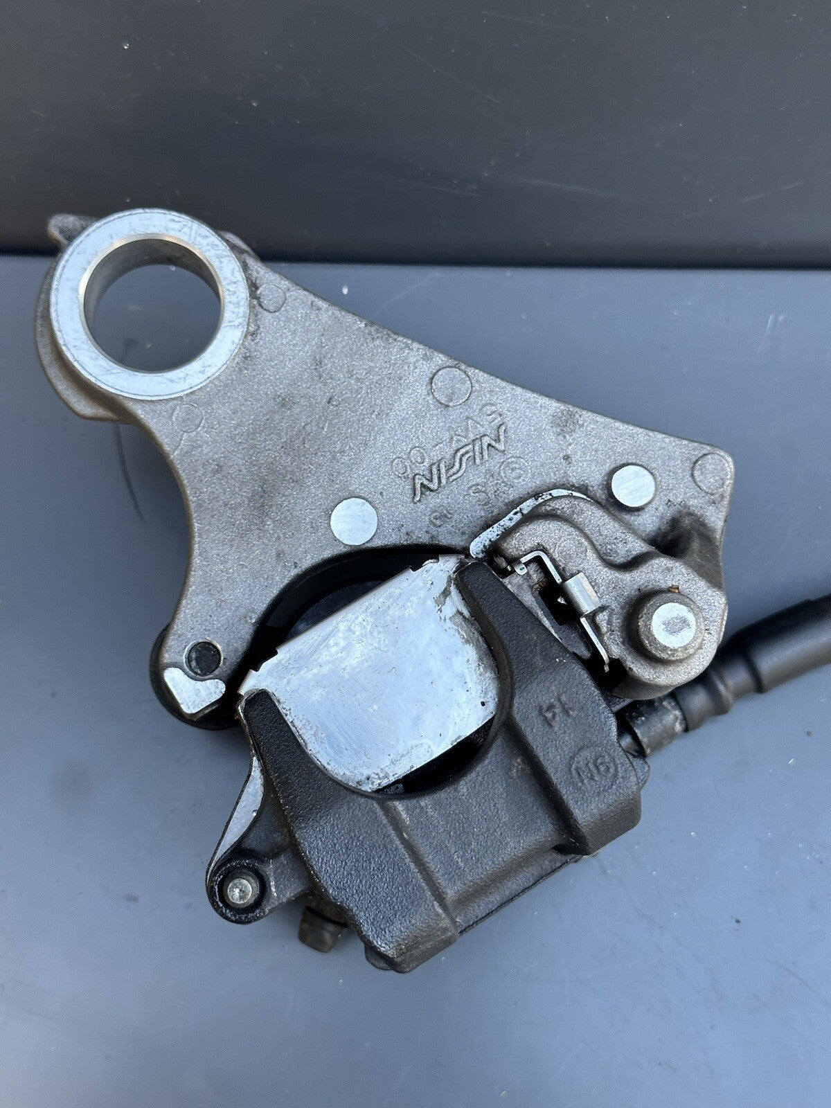 YAMAHA YZF R1 REAR BRAKE CALLIPER CALIPER WITH HANGER BRACKET 09-14 OEM R1 Brake