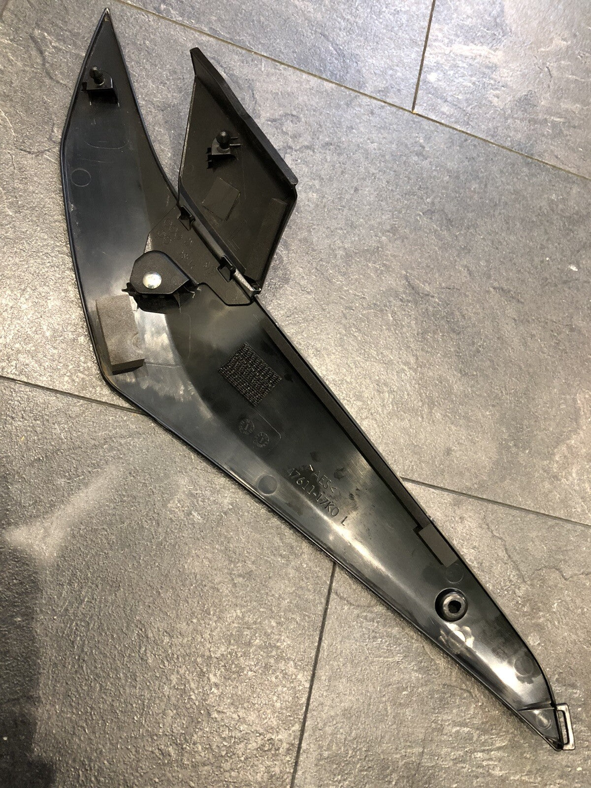 Suzuki GSXR 1000 2020 Left Tank Seat Fairing Panel 2017-2020 OEM L7 L8 L9 M0