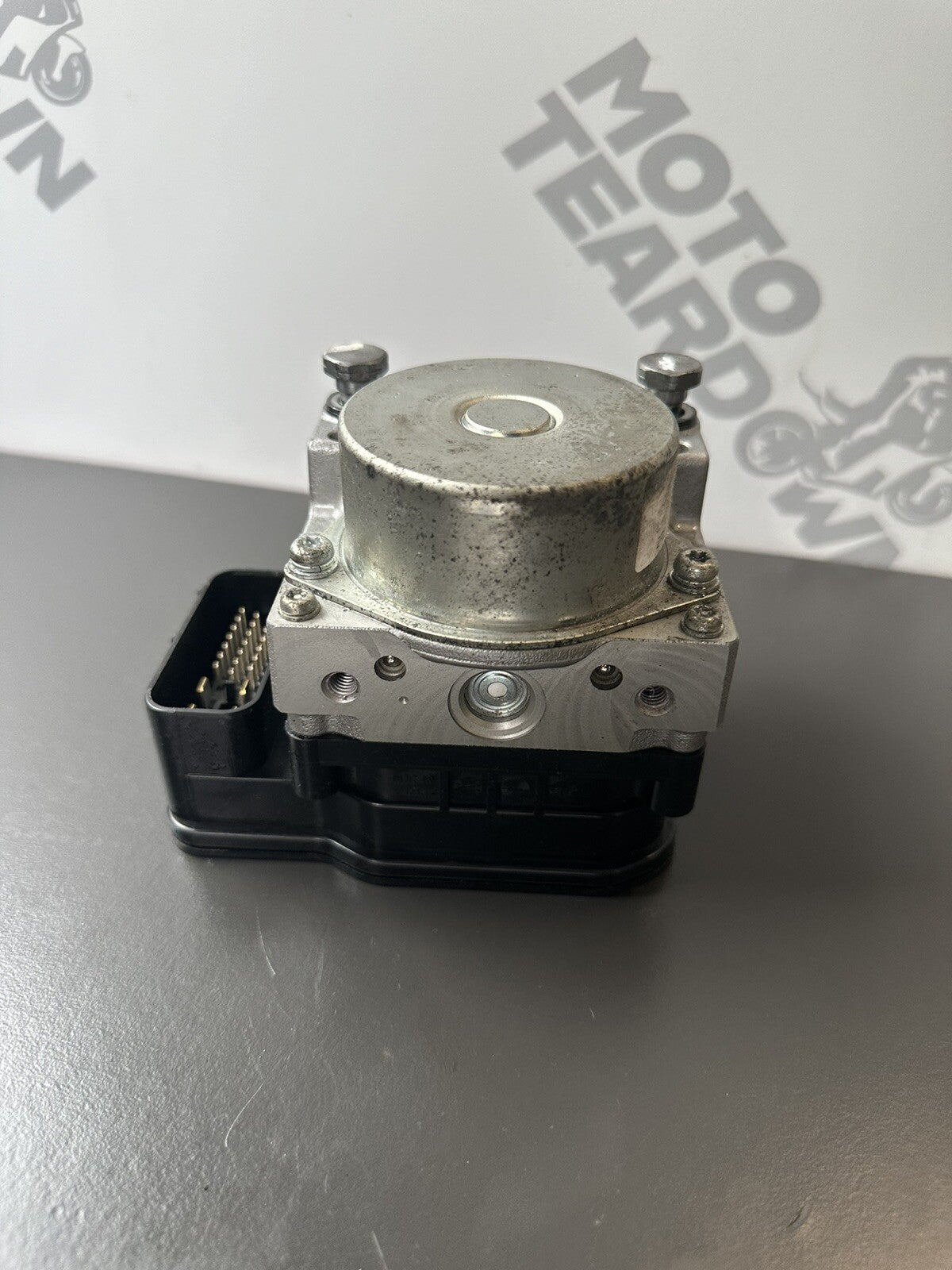TRIUMPH SPEED TRIPLE 1050 ABS PUMP YEAR 2011-2015 1050 Speed Triple ABS pump OEM