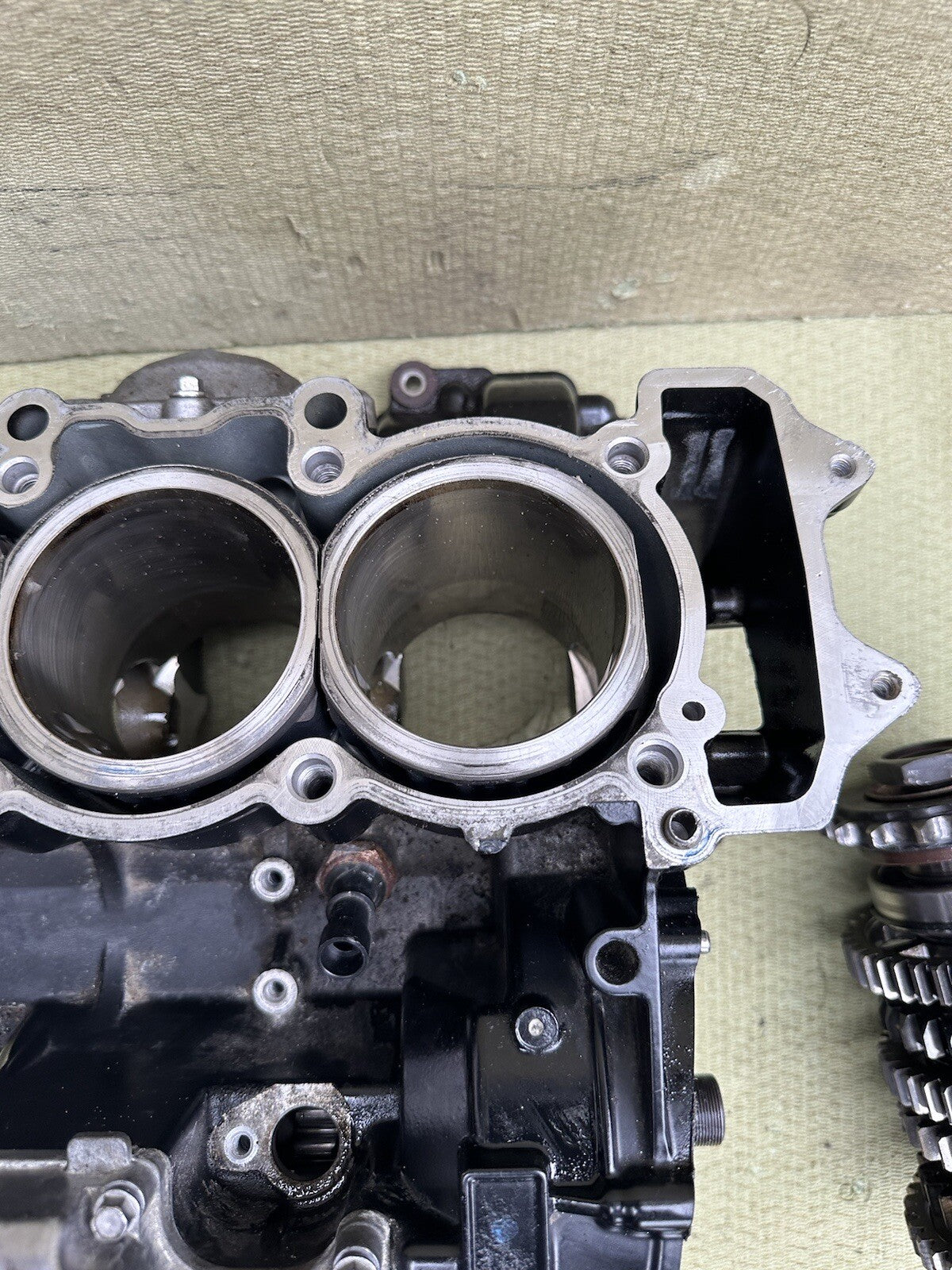 TRIUMPH 675 R DAYTONA GEAR BOX ASSEMBLY Top Engine Case 2011 675R Gear Assembly