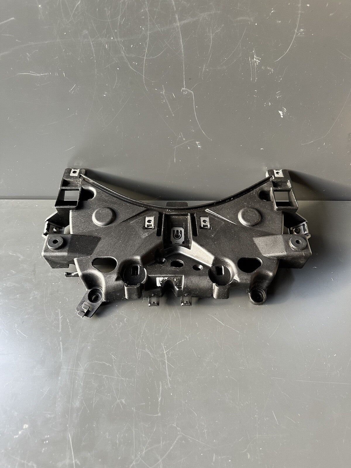 TRIUMPH STREET TRIPLE 765RS 2017-19 REAR SEAT LATCH BRACKET BRIDGE OEM 2070384