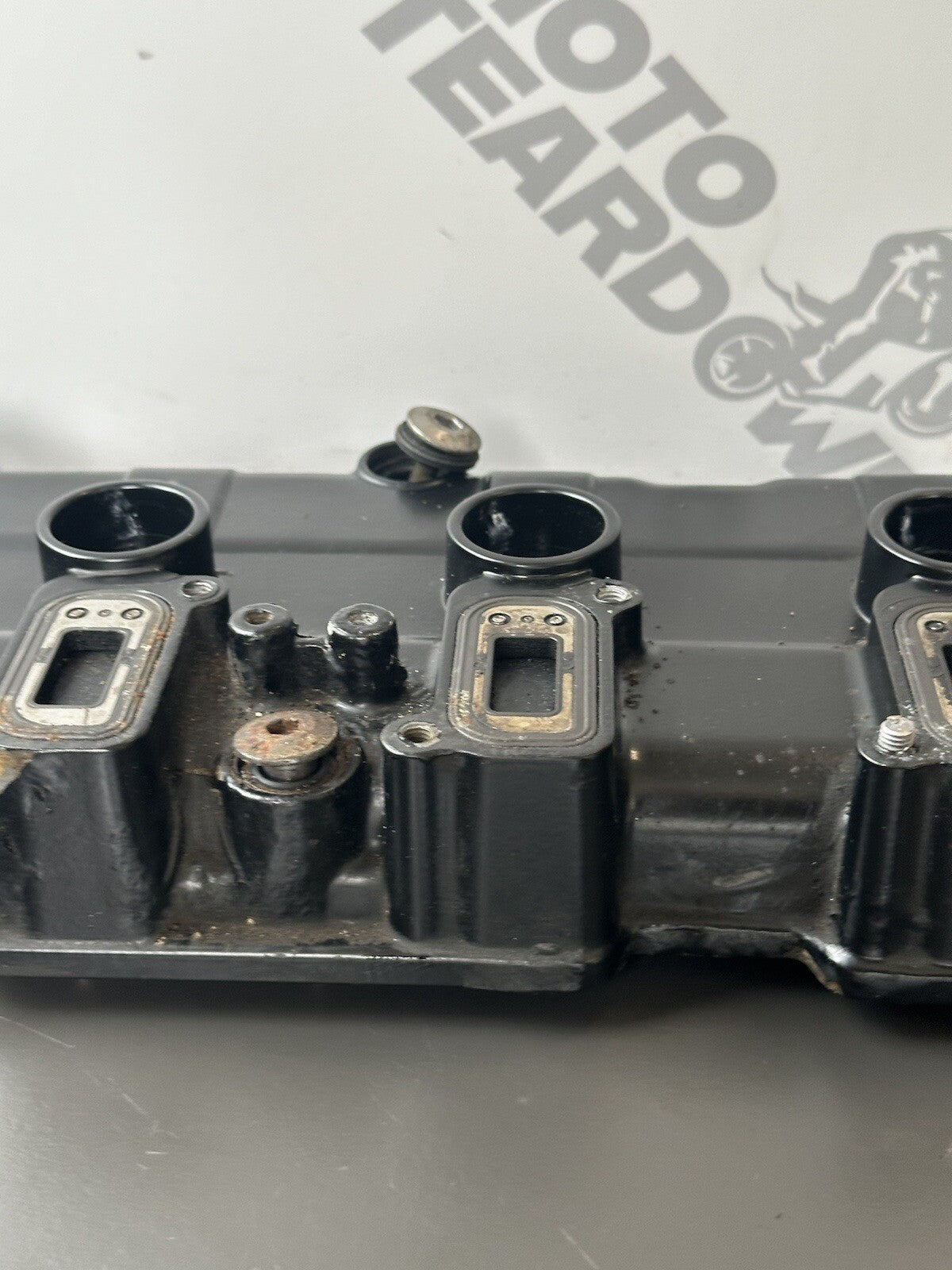 Speed Triple 1050 Engine Rocker Cam Cover Genuine Triumph 2011-2015 DESCRIPTION