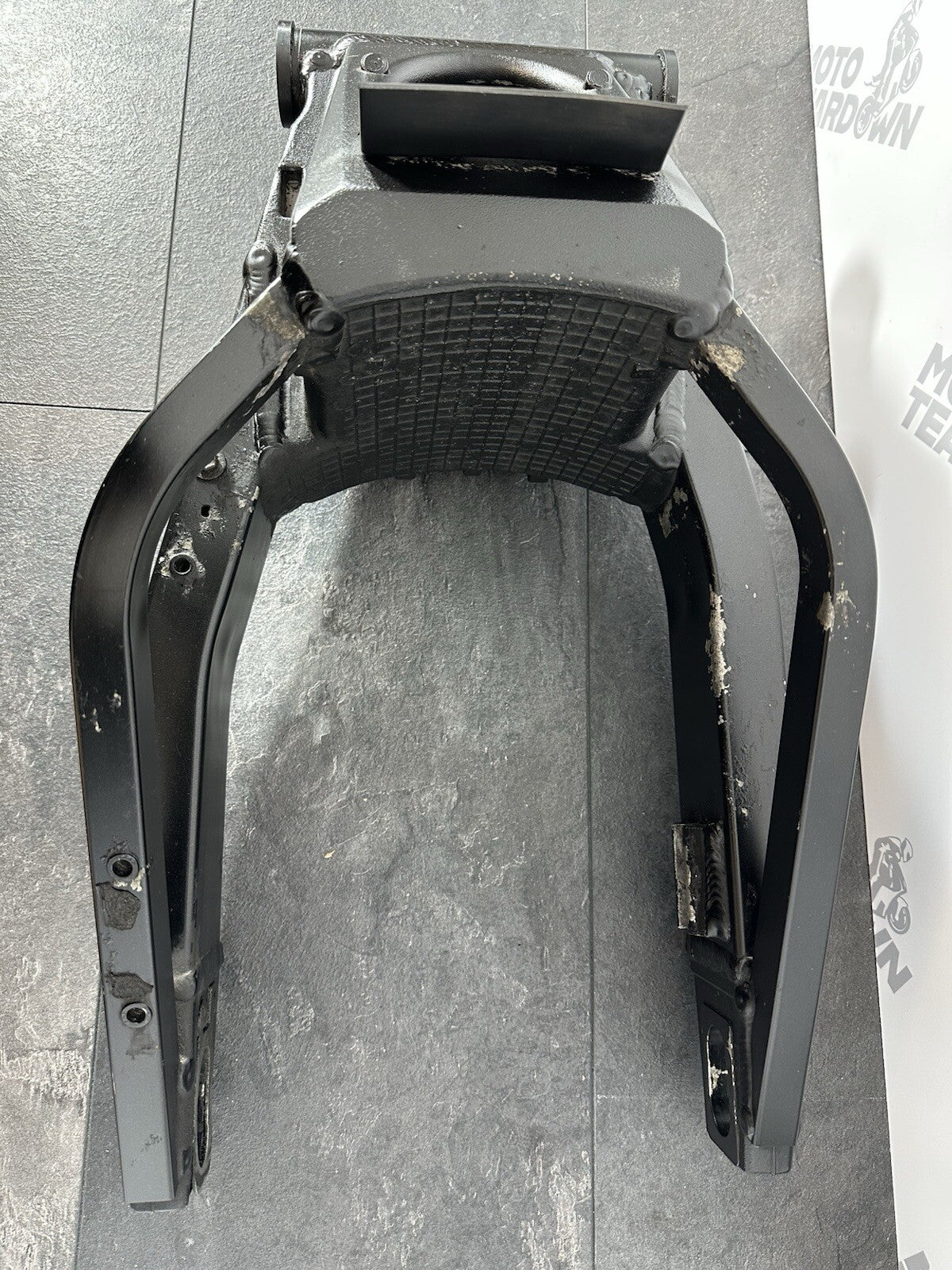 Suzuki GSXR 1300 2016 HAYABUSA Swingarm Rear Swinging Arm 18408 Miles OEM