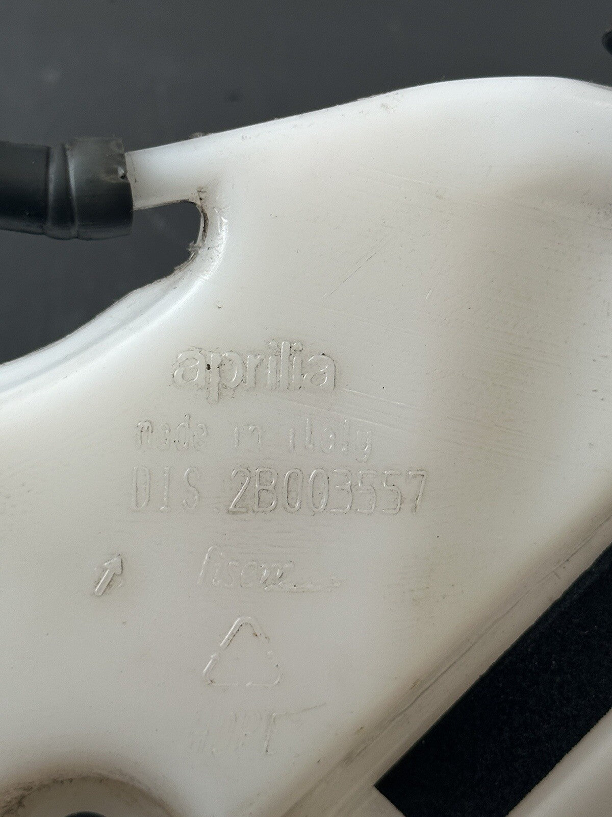 Aprilia Tuono V4 1100 FACTORY Coolant Bottle Reservoir Radiator RSV4 2B003557