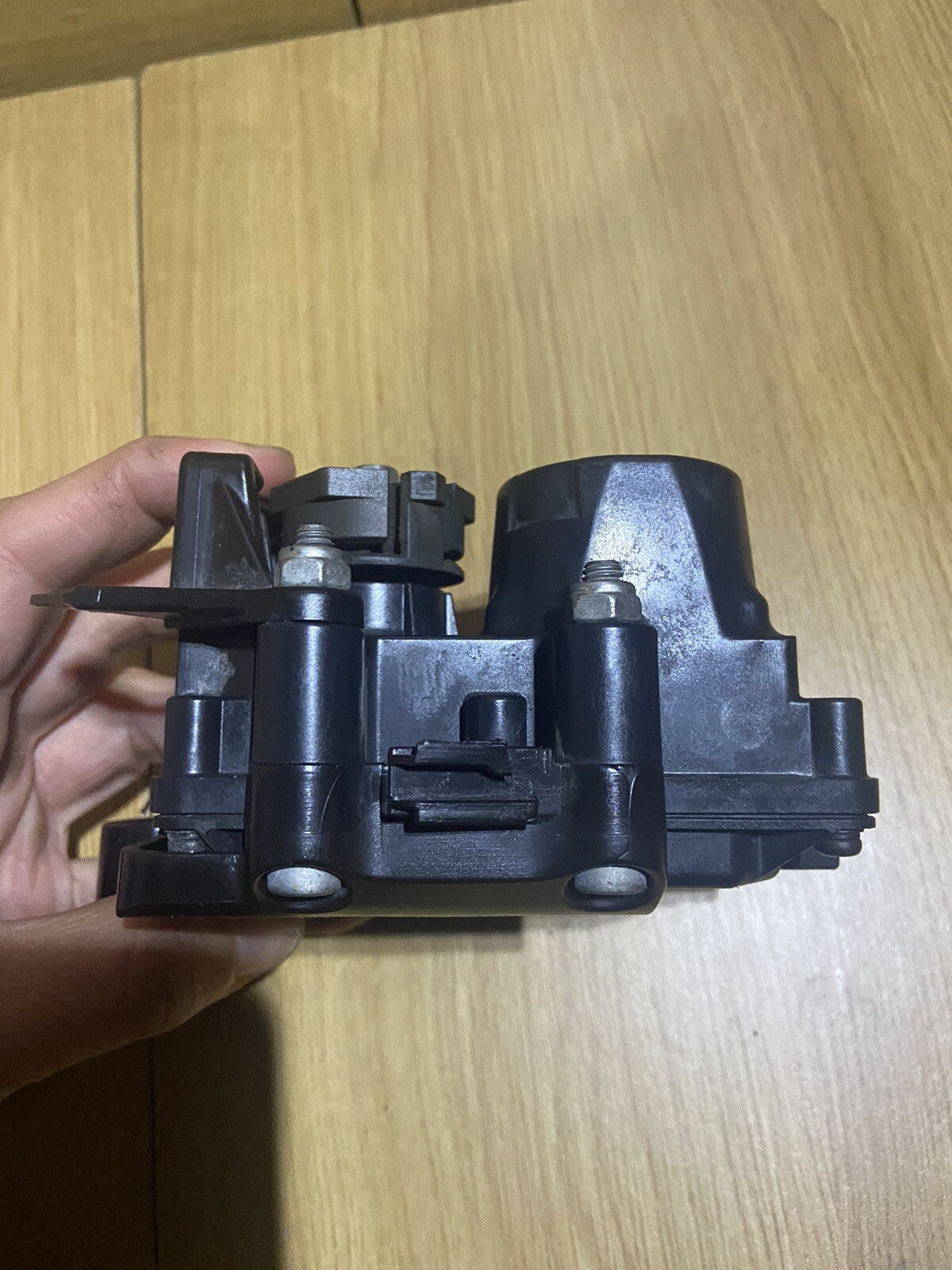 Aprilia Tuono V4 1100 Exhaust Valve Actuator & Bracket 2017 RSV4