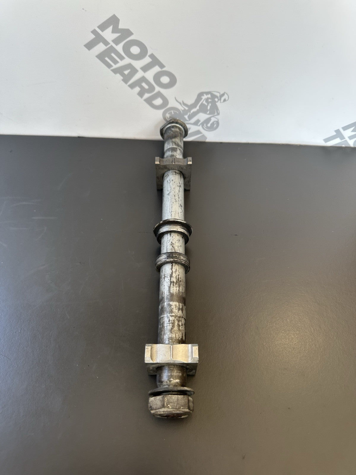 Honda CBR 1000 RR Rear wheel spindle Rear Wheel axle 2004 2005 RR4 RR5 OEM