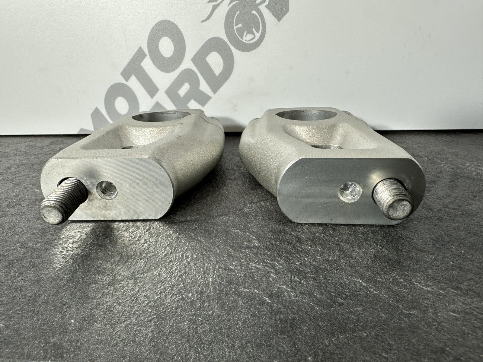 Triumph TIGER 900 GT PRO 2022 Handlebar Risers Clamps 6337 Miles 2020-2023 OEM