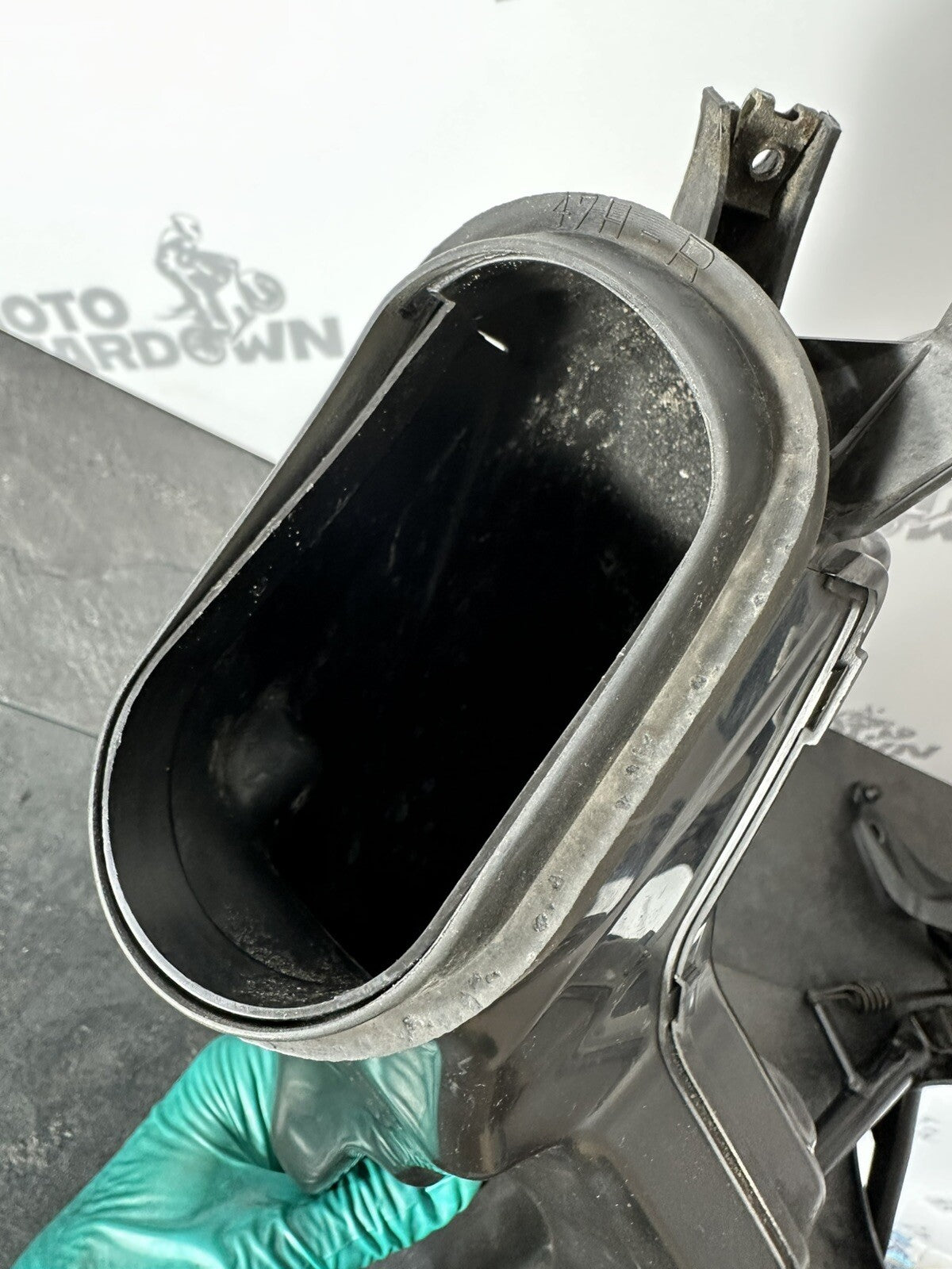 Suzuki GSXR 1000 2014 Right Air Intake Duct 22774 Miles 2009-2016 OEM