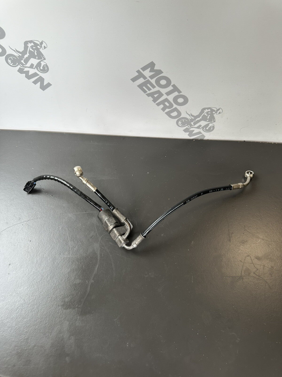 Triumph Speed Triple RS 1050 rear ABS valve and pipework T2026075 OEM 14,558 Mil