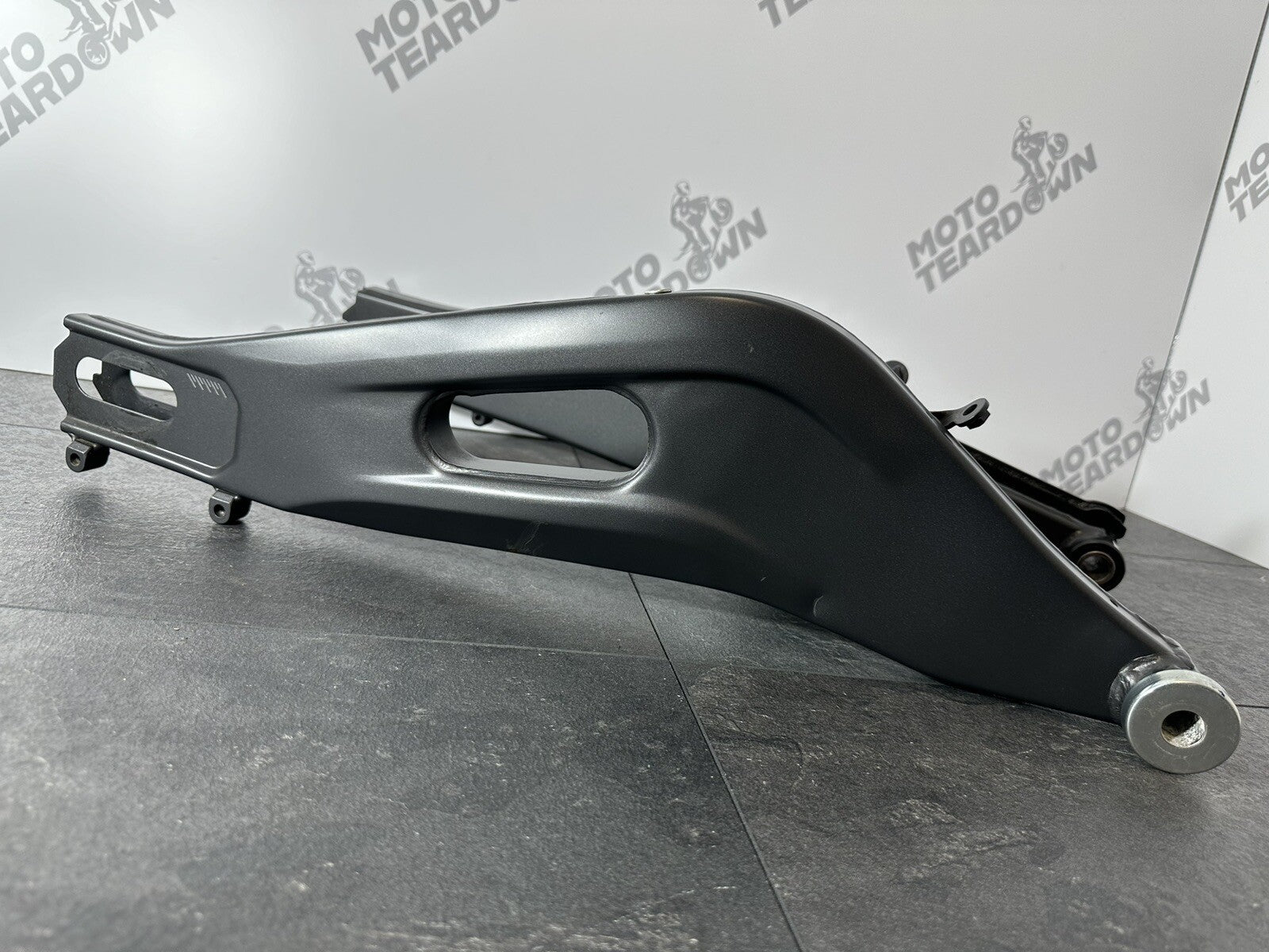 Yamaha R7 690 2024 Swingarm Swinging Arm Only 1784 Mile 2022 2023 OEM