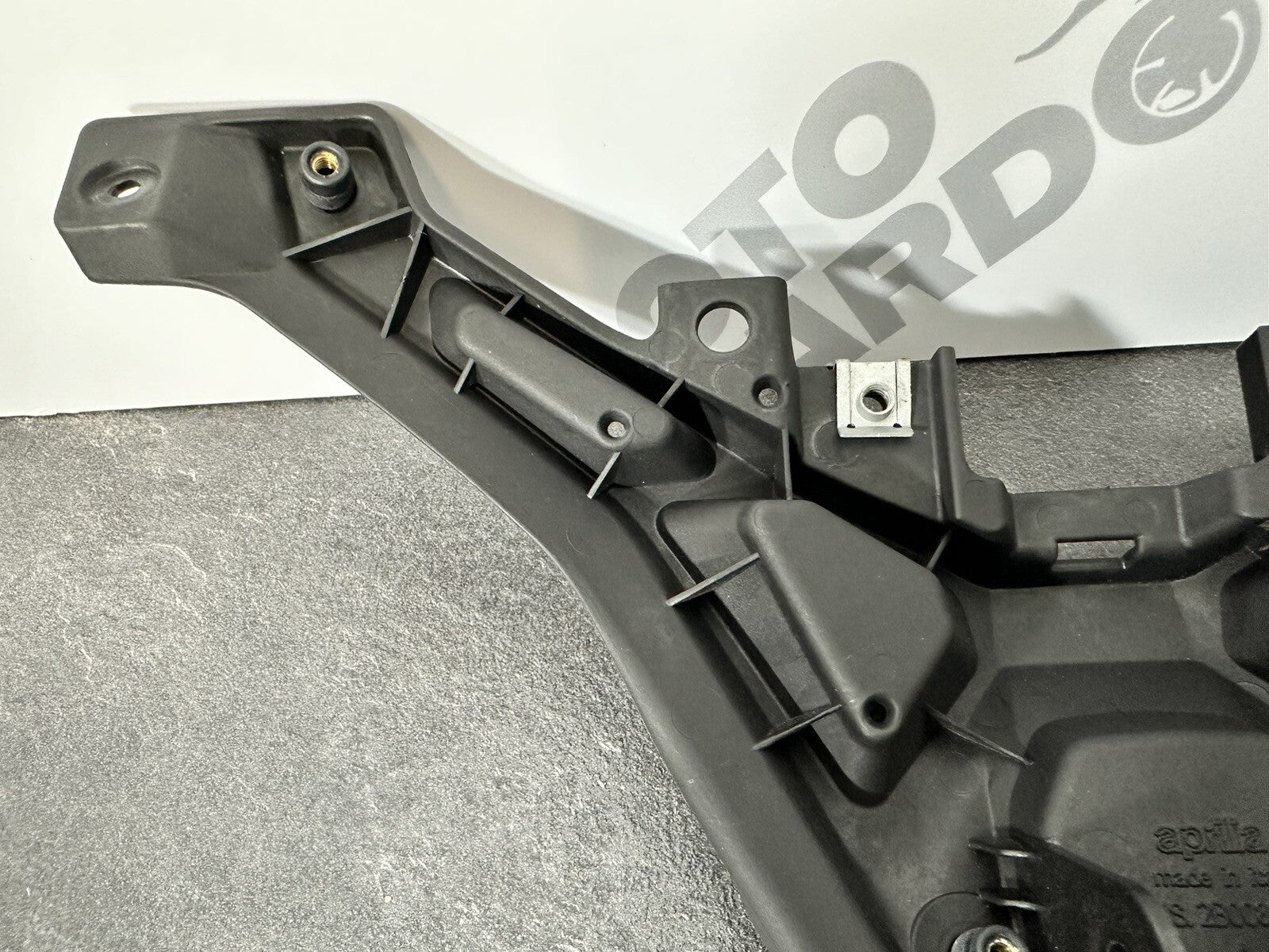 Aprilia Tuono V4 1100 2021 Windscreen Support Bracket 6606 Miles 2022-2024 OEM