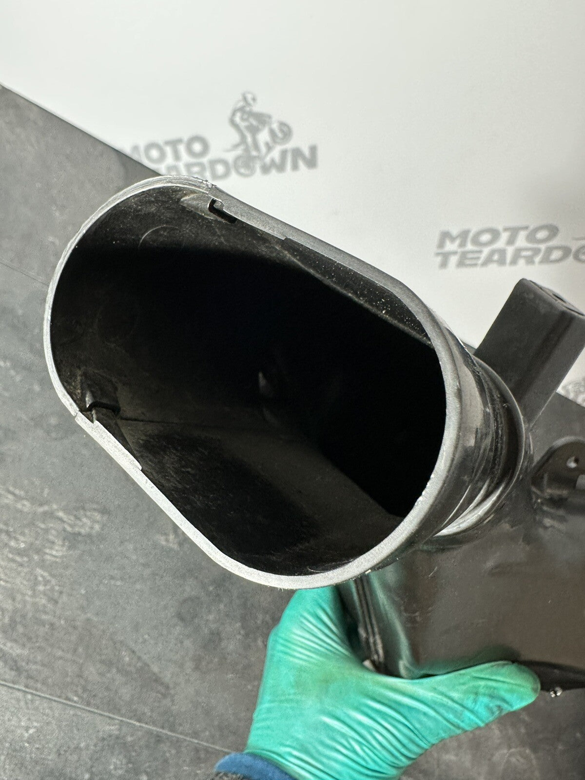 Suzuki GSXR 1300 2016 HAYABUSA Left Air Intake Duct Tube 18408 Miles OEM