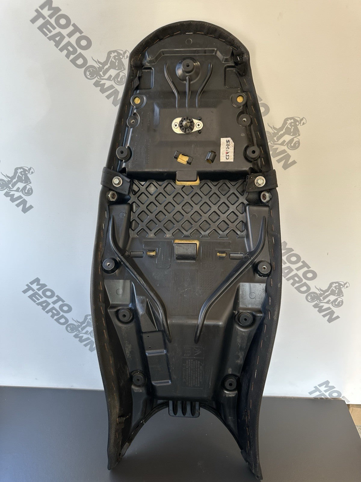 TRIUMPH STREET TRIPLE 675 Seat T2306407 Triumph Street Triple 675R Seat 2007-11