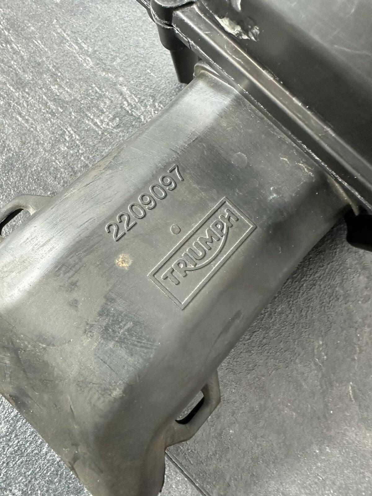 Triumph TIGER 900 GT PRO 2022 Airbox Air Filter Housing 6337 Miles 2020-2023