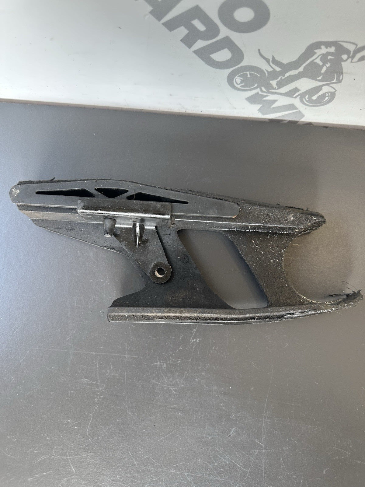 TRIUMPH STREET TRIPLE 675 675R CHAIN GUIDE 675 Chain Guide 2007-2011 OEM