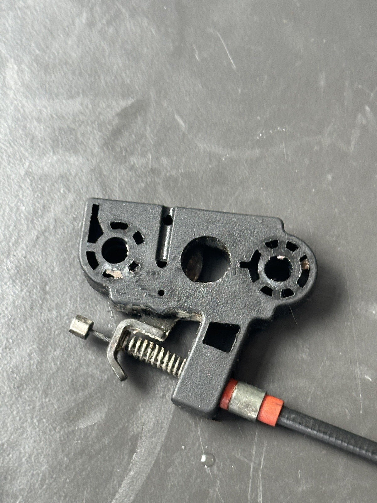 GENUINE TRIUMPH SPEED TRIPLE 1050 2011 -15 SEAT CATCH AND CABLE