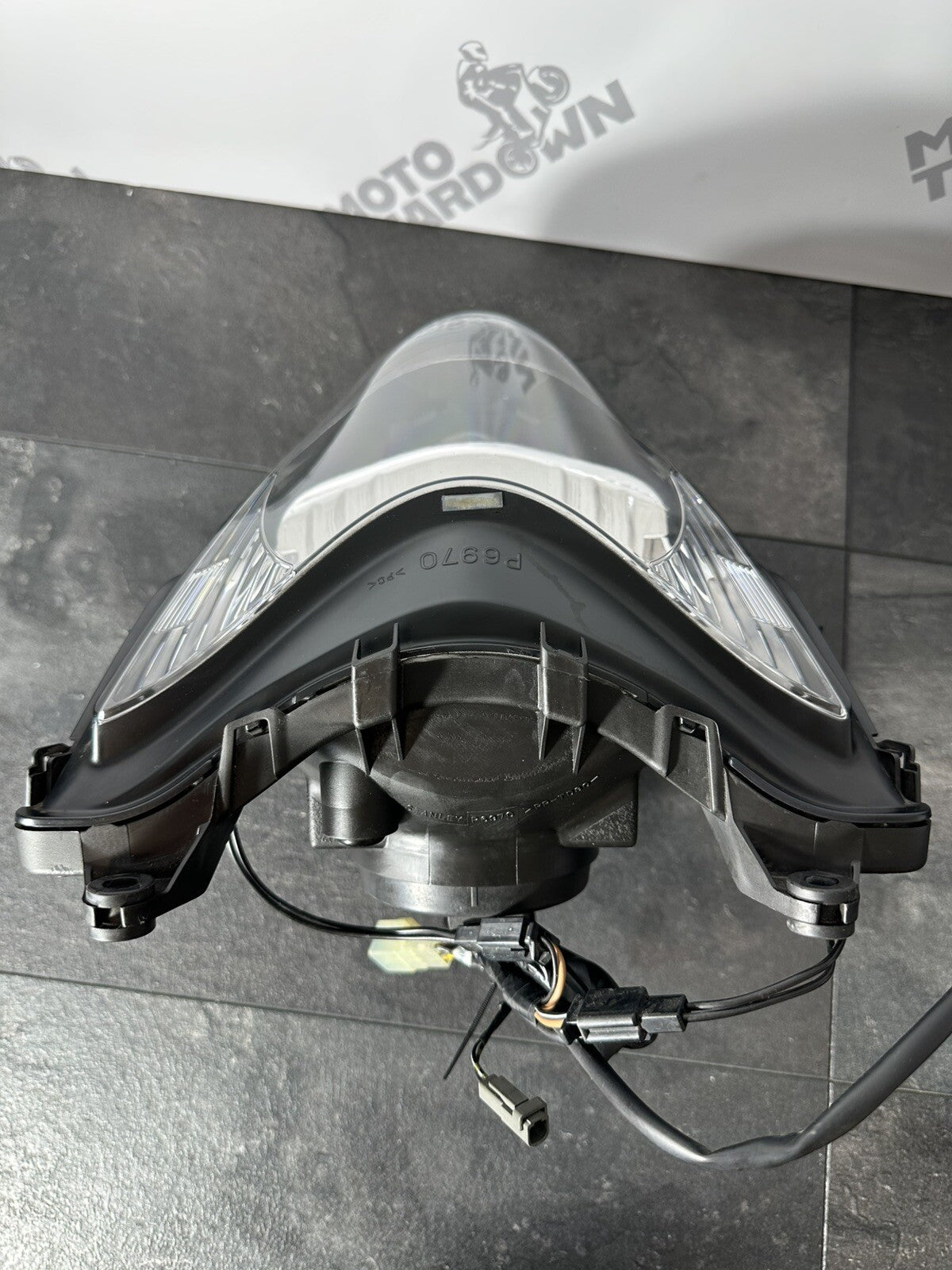 Suzuki GSXR 1300 2016 HAYABUSA Headlight Assembly Front Light 18408 Miles OEM
