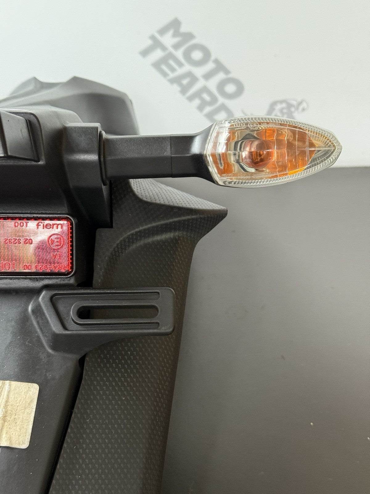 SUZUKI GSXS 125 REAR NUMBER PLATE HOLDER + INDICATORS 2017-2021 Tail Tidy OEM