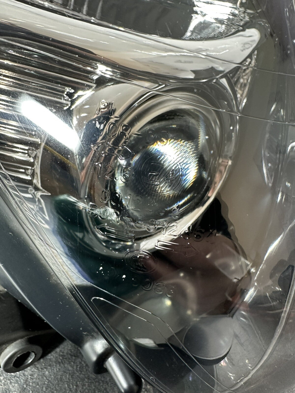 Suzuki GSXR 1300 2016 HAYABUSA Headlight Assembly Front Light 18408 Miles OEM