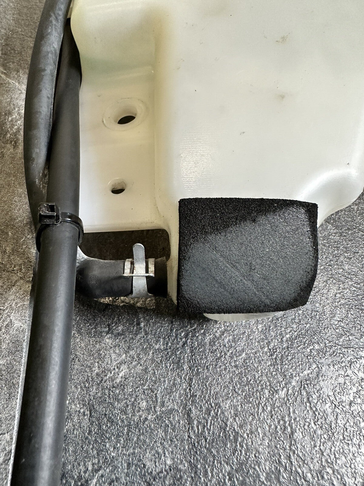 Suzuki GSXR 1000 2009 Coolant Expansion Tank Reservoir 2009-2016 Only 9715 Miles