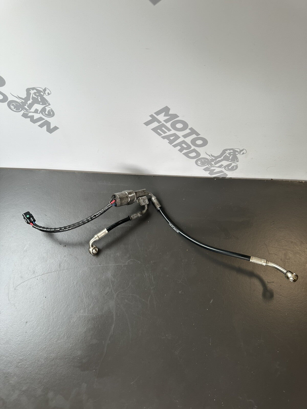 Triumph Speed Triple RS 1050 rear ABS valve and pipework T2026075 OEM 14,558 Mil