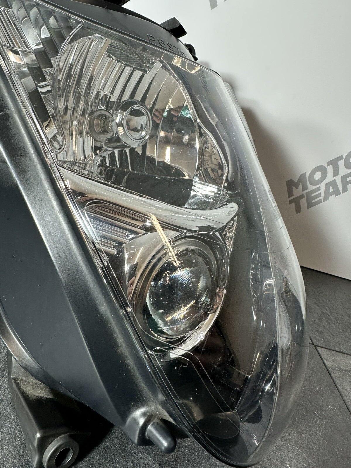Suzuki GSXR 1300 2016 HAYABUSA Headlight Assembly Front Light 18408 Miles OEM
