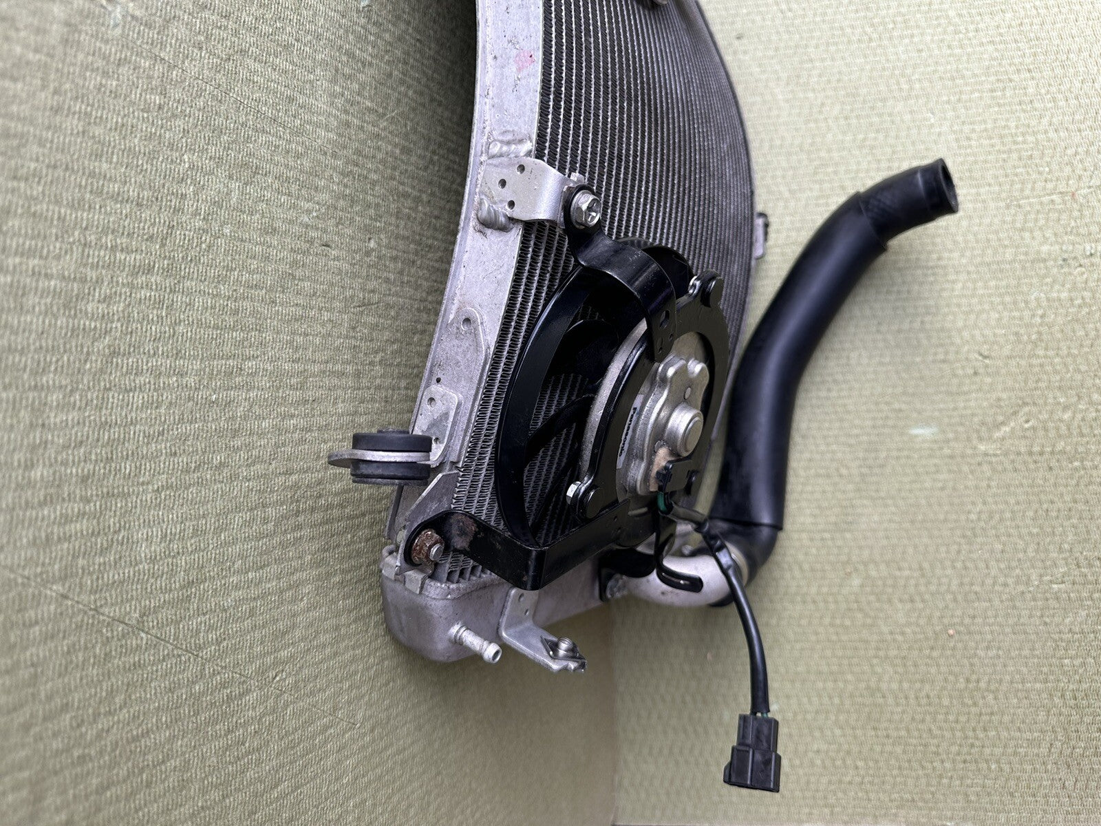 YAMAHA R1 14B RADIATOR AND FANS BIG BANG YZF 1000 2009-2014 Yamaha R1 Radiator